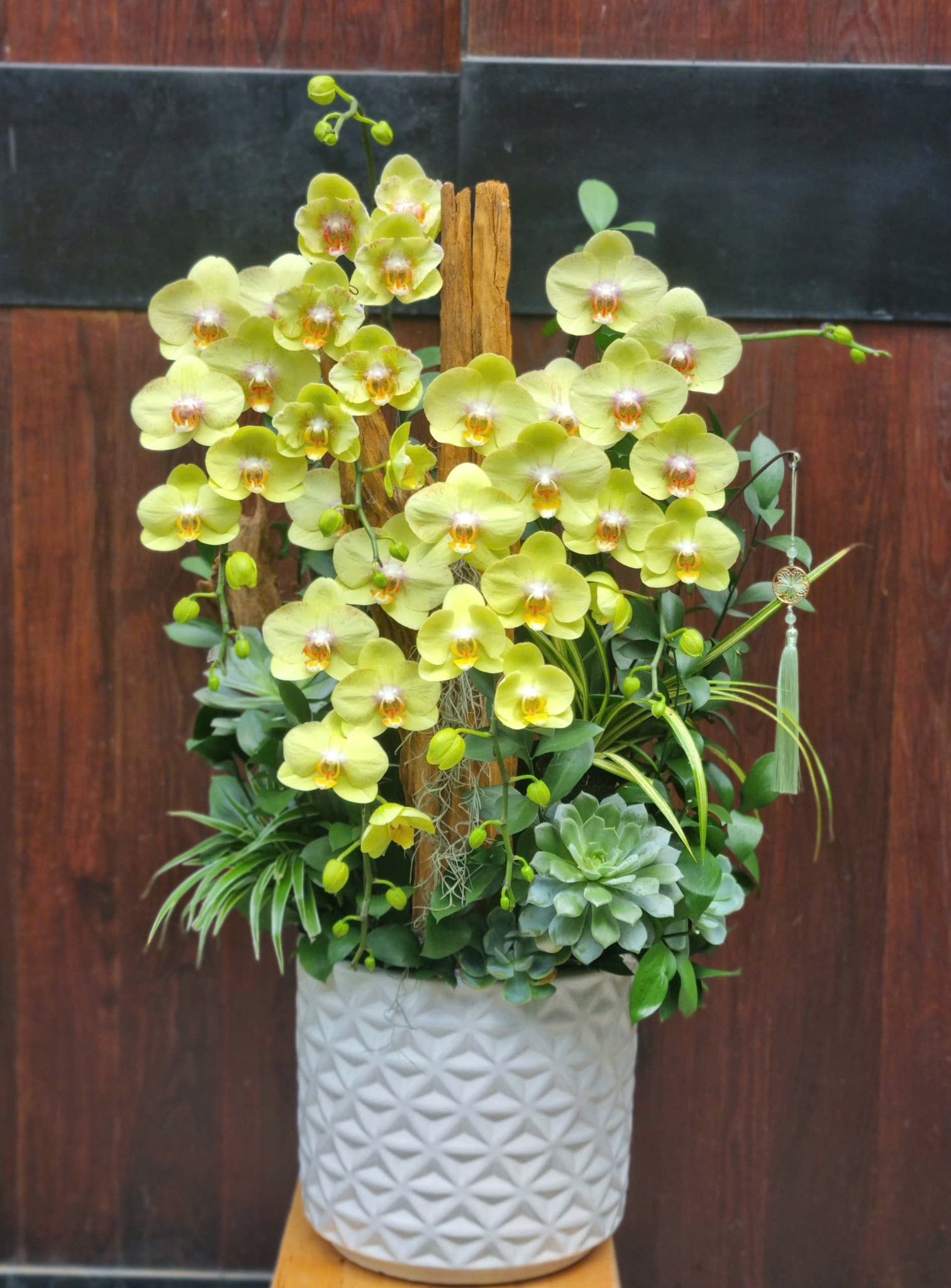 Graceful Orchid Charm — HD908